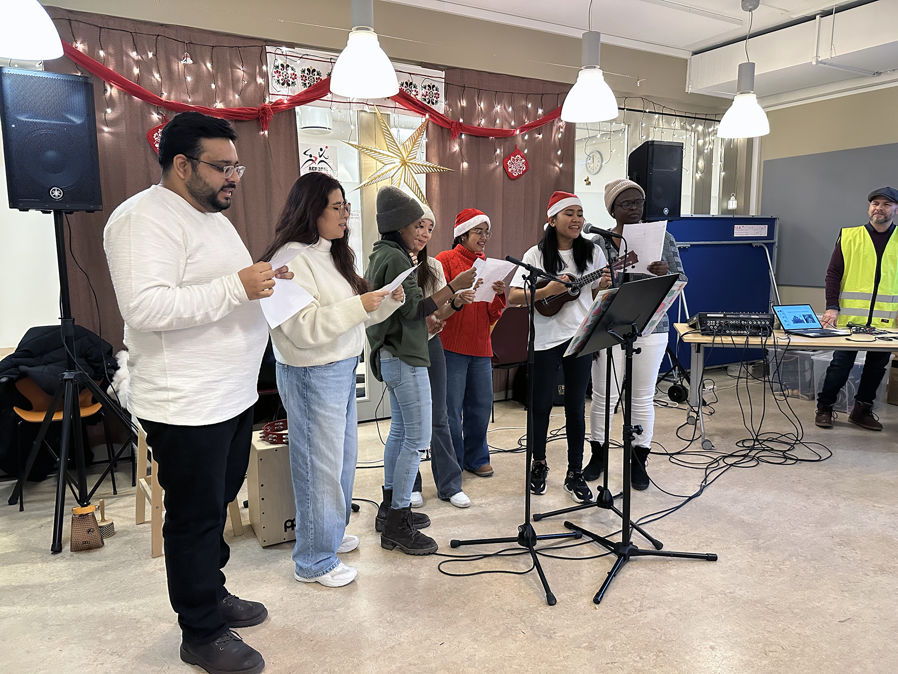 Deltakere sang julesanger