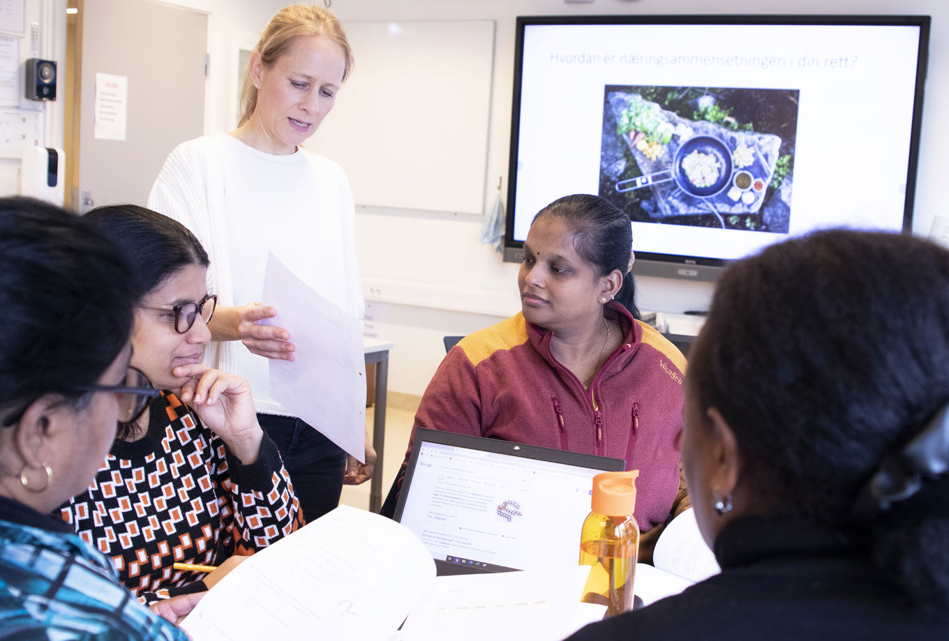 Deltakere jobber med gruppearbeid